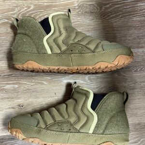 ReEmber Terrain Mid Boot (Women’s 8/Men’s 6)